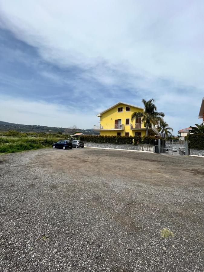 Yellow House Apartment Fiumefreddo di Sicilia Exterior photo